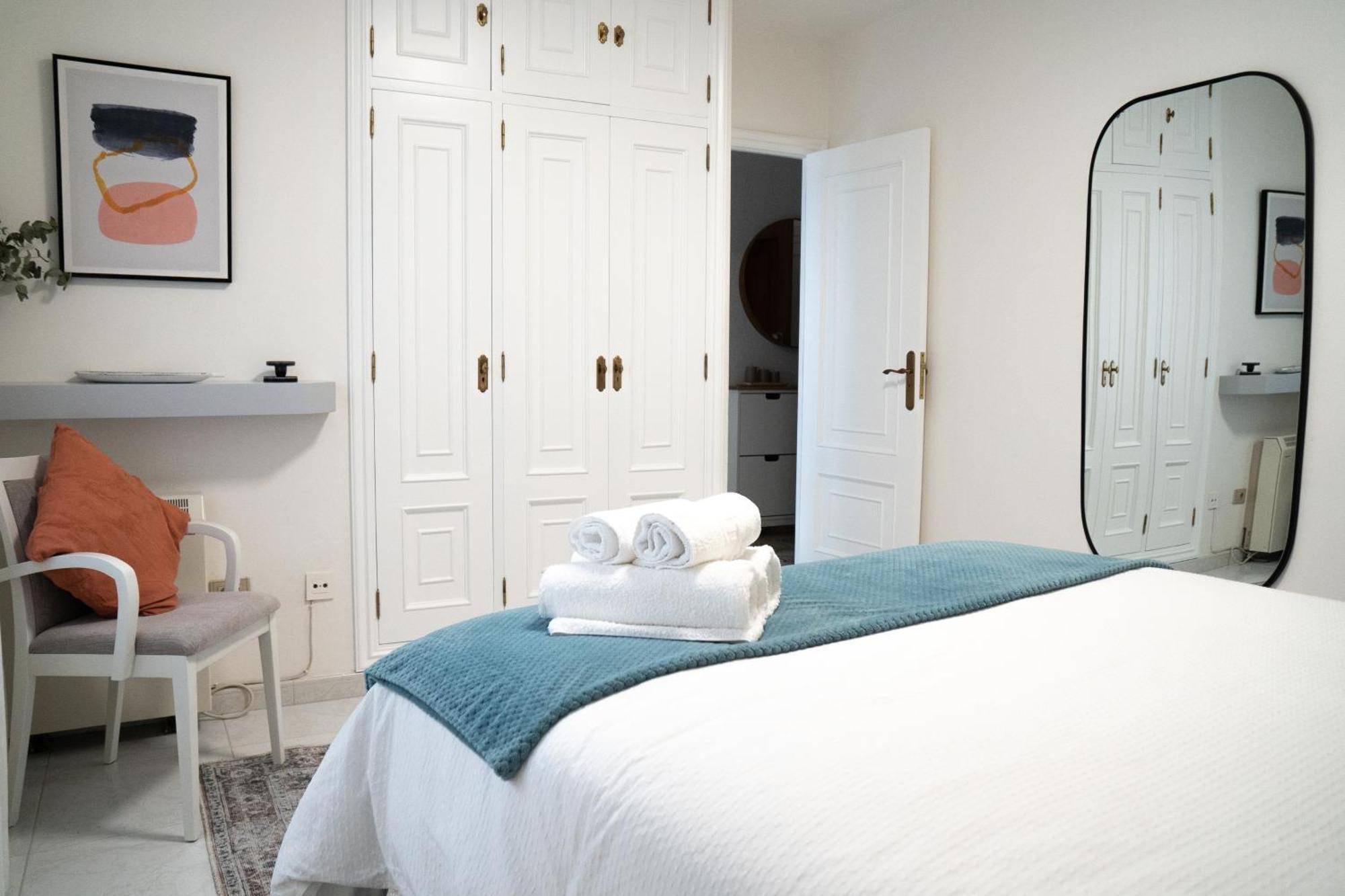 Apartamentos Faro Da Rocha 오그로브 외부 사진