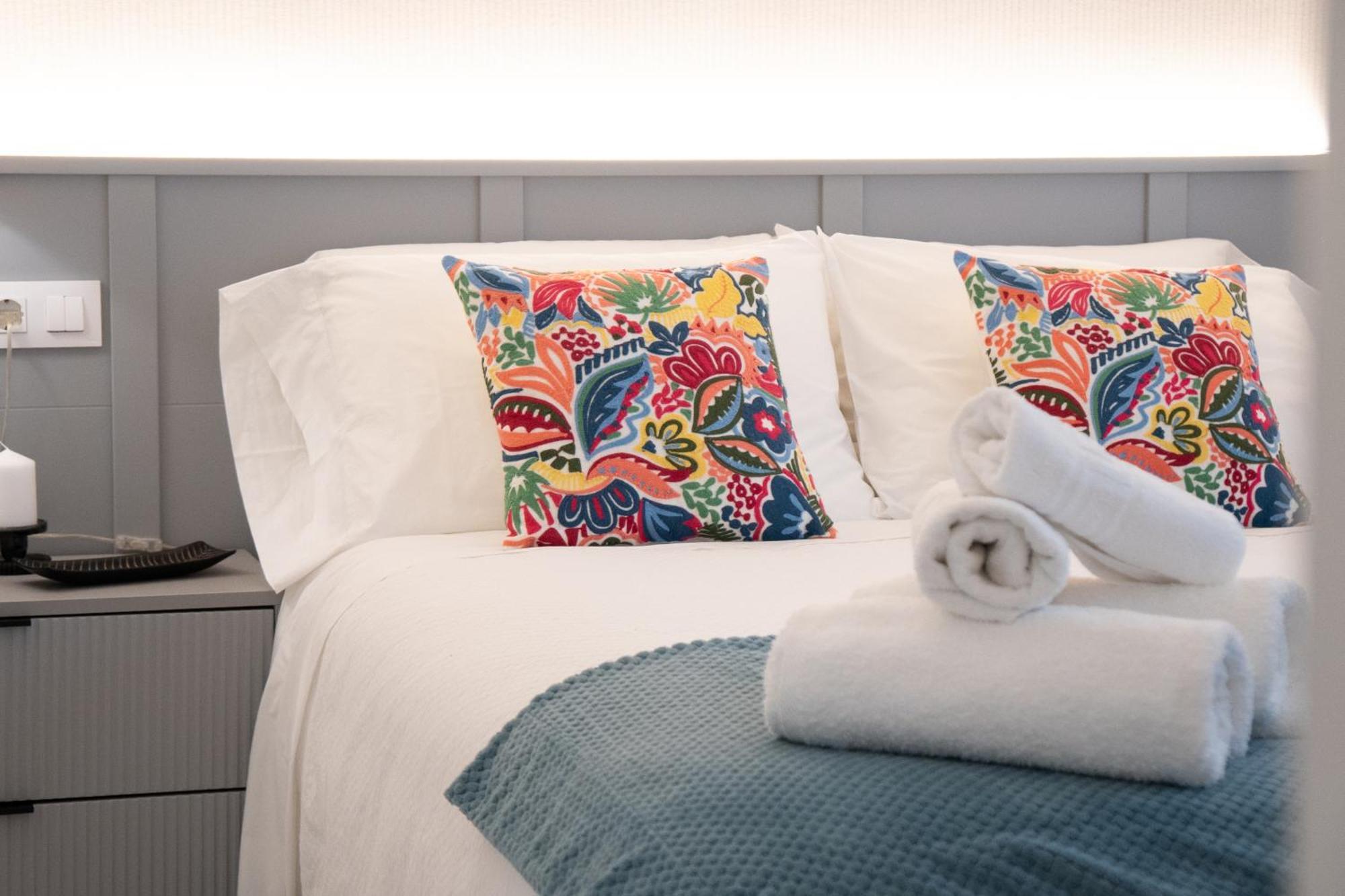 Apartamentos Faro Da Rocha 오그로브 외부 사진